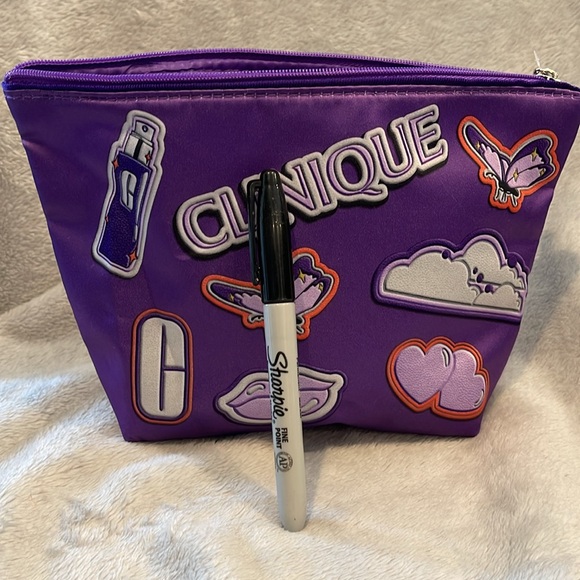 NWT Satiny Clinique Makeup Bag - Picture 3 of 6